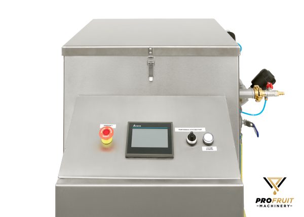 Den elektriska pastörisatorn har en pekskärmspanel med en digital termostat för automatisk kontroll av vattentemperaturen